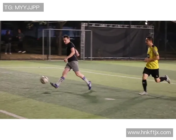 以射门技巧为核心解析提升足球进攻效率的关键因素及训练方法